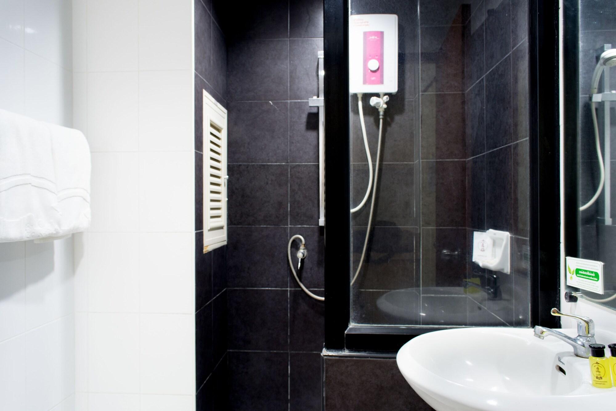 Star 3 Hotel And Residence Rayong Luaran gambar